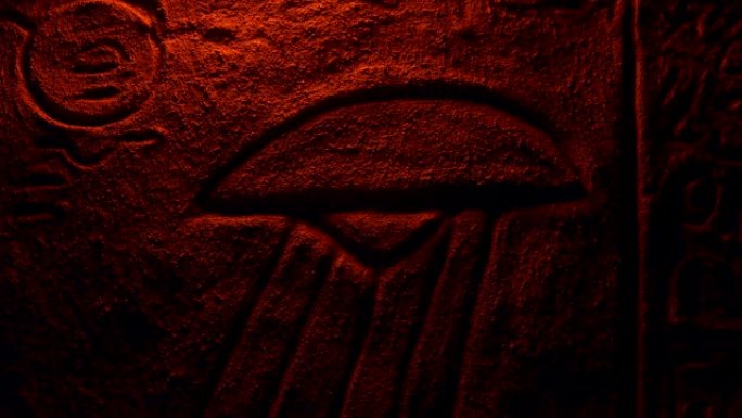 火光中的飞碟石雕 -- 古代外星人概念