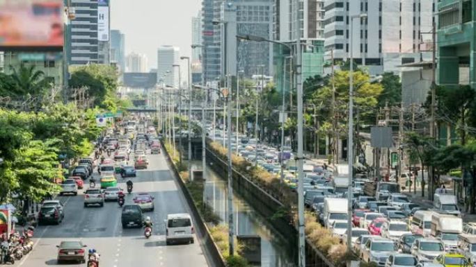 曼谷高峰时段交通拥堵的4k延时过渡放大道路两侧，城市景观概念交通