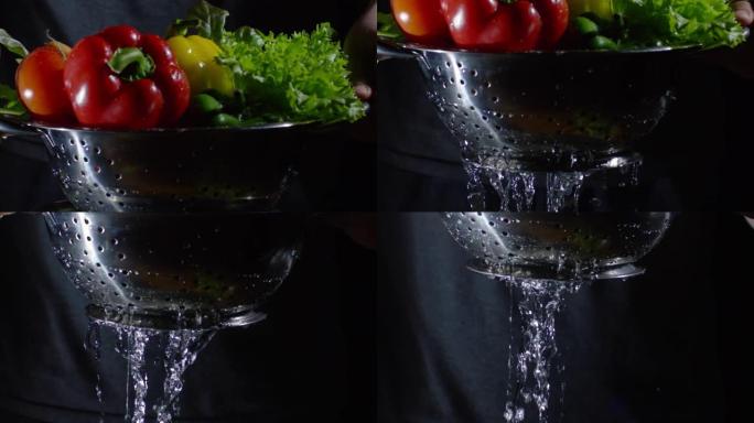 手拿漏勺和湿蔬菜清水洗蔬菜