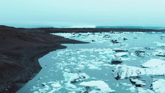 海洋中的冰块南极北极冰雪