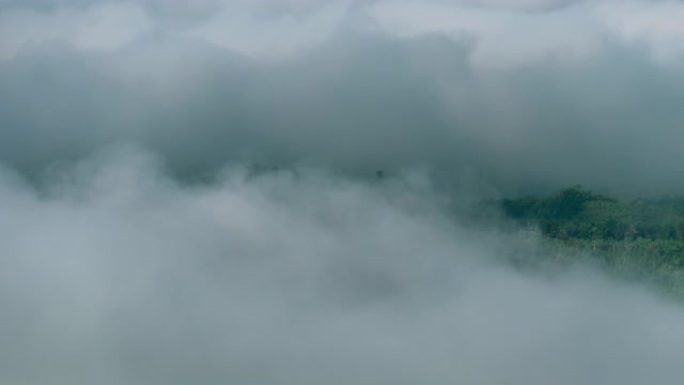 雾在山上滚动，4K DCI时间流逝