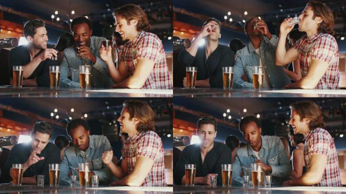 一群男性朋友一起在酒吧喝酒