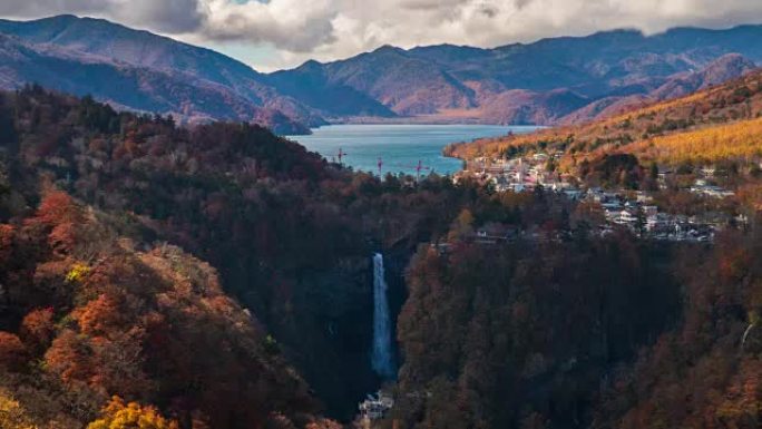 在日本日光秋季的Kegon falls与dolly right进行4k延时。