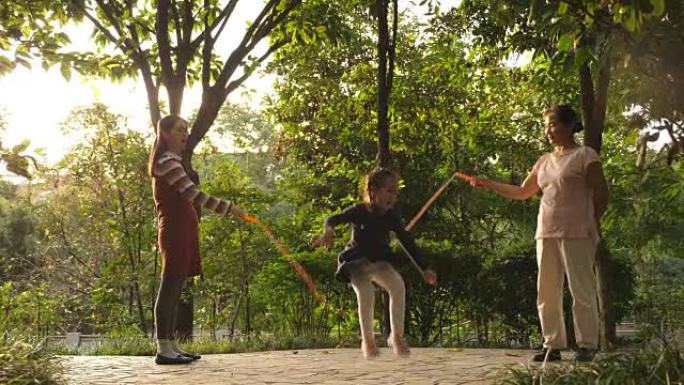 亚洲家庭跳绳户外公园