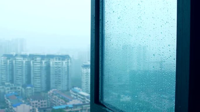 雨中窗户打开窗户雨珠车窗雨天下雨