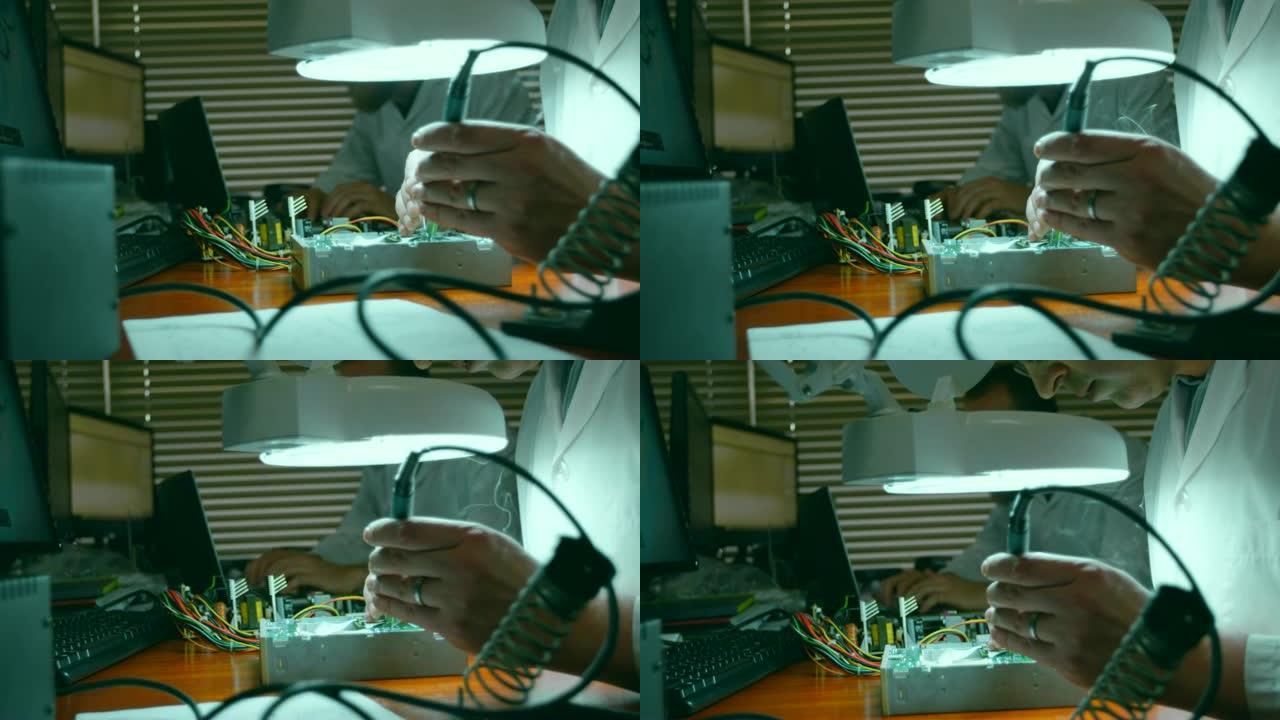 男性机器人工程师在4k办公桌上组装电路板