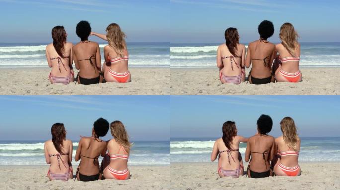 年轻的女性朋友一起坐在4k海滩上