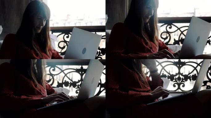 自由职业的工作理念，快乐美丽微笑的高加索作家女人在假期用笔记本电脑在床上慢动作。