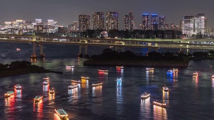 延时: 日本夜间以东京彩虹桥为背景的台场旅游游船
