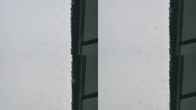 来自屋顶的SLO MO雨水超慢动作