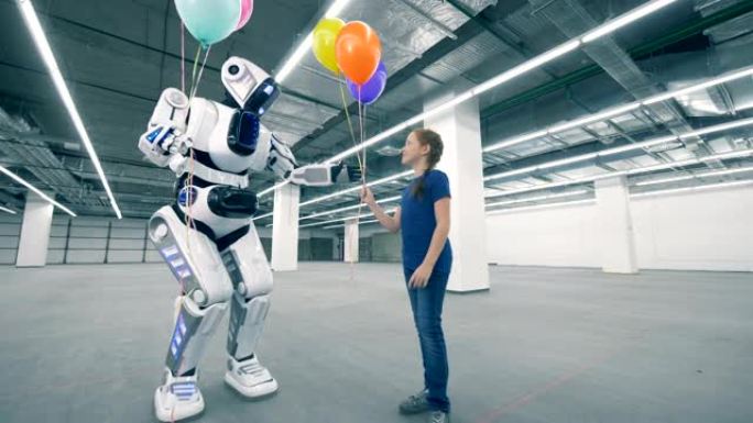 高个子机器人正在给一个小女孩送气球