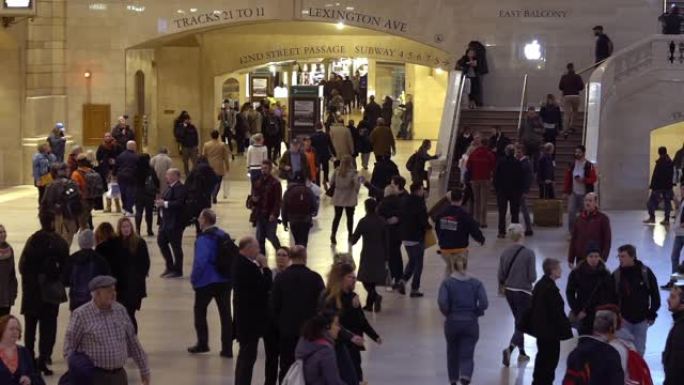 慢动作: 纽约中央车站和地铁站的游客行人
