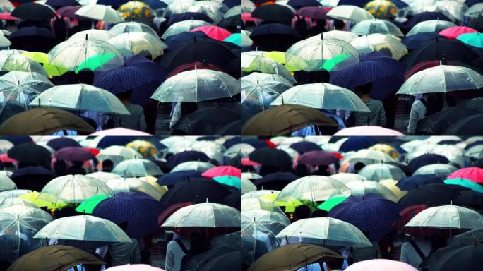 日本商人上午上班打伞下雨天