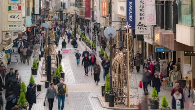 延时: 日本横滨元町购物街的游客行人拥挤购物