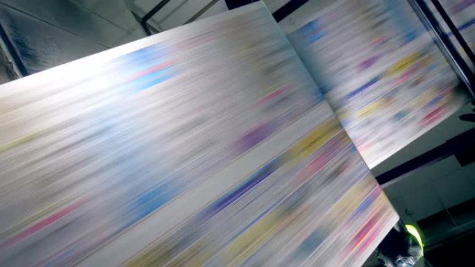 印刷纸卷的高速运动