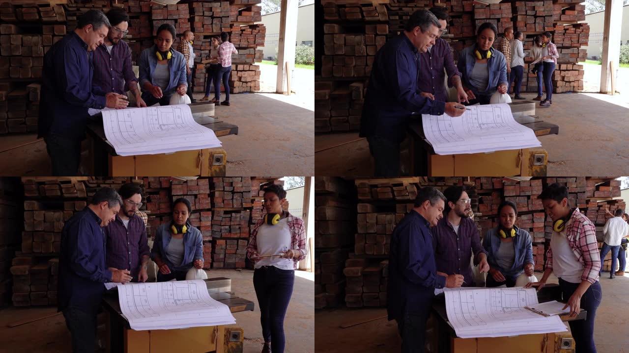 木材厂的一群工人讨论不同的项目，女经理非常高兴地检查它们