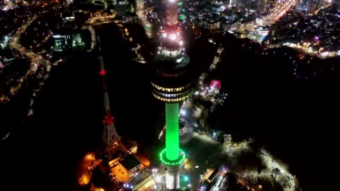 南山首尔塔的鸟瞰图是韩国夜间第一个塔式旅游景点