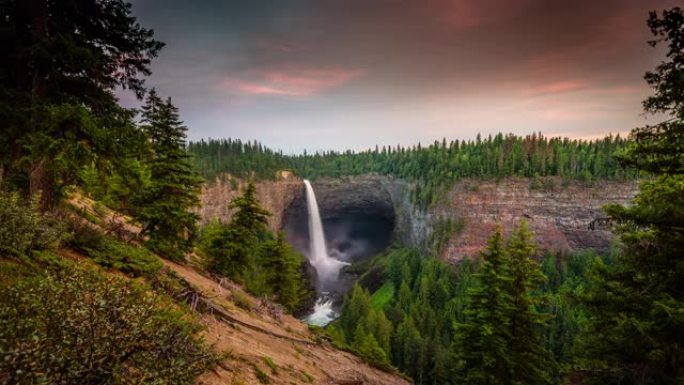 加拿大不列颠哥伦比亚省威尔斯格雷省立公园Helmcken Falls