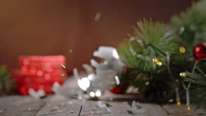 SLO MO破碎的圣诞球