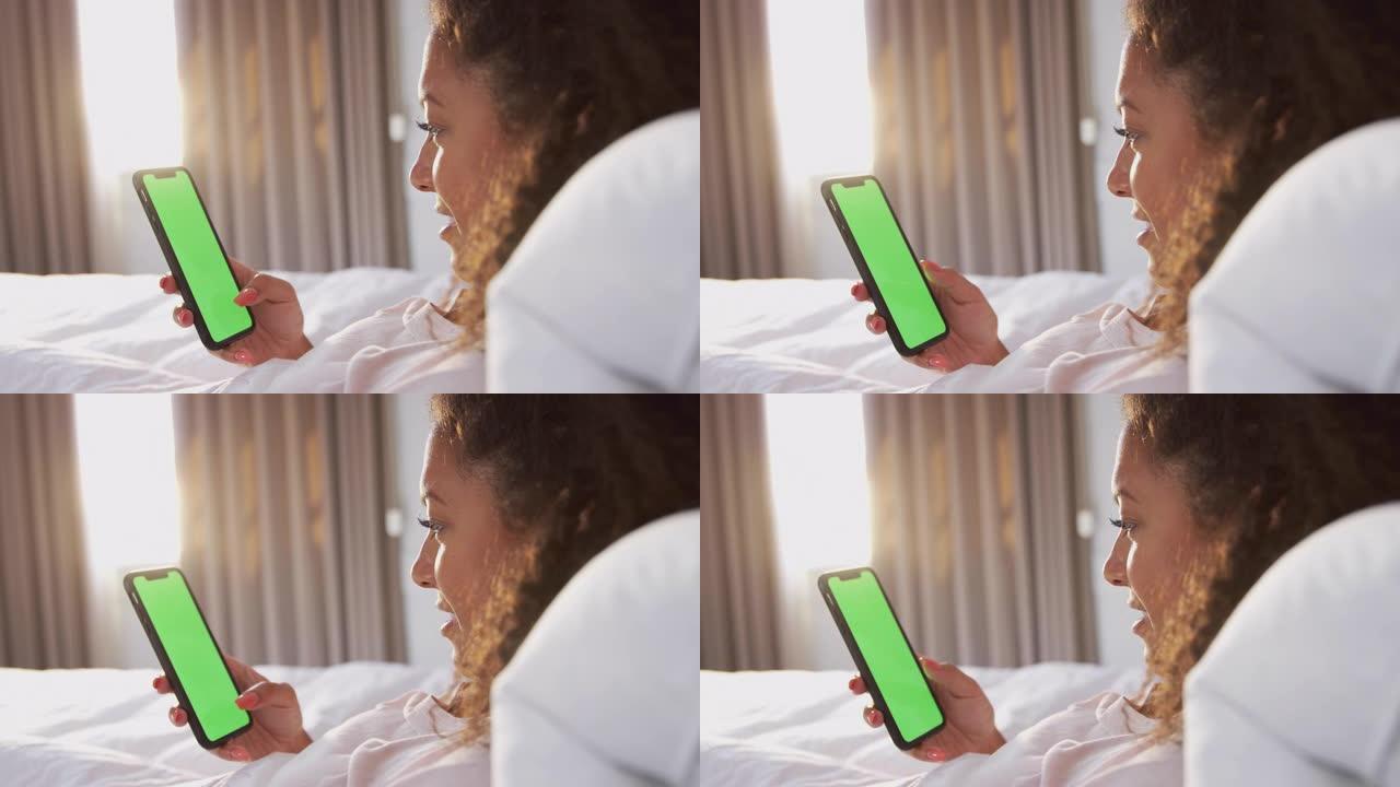 醒来后坐在床上看手机的女人