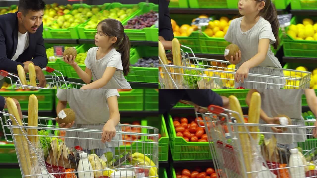 女孩与父亲在超市购物