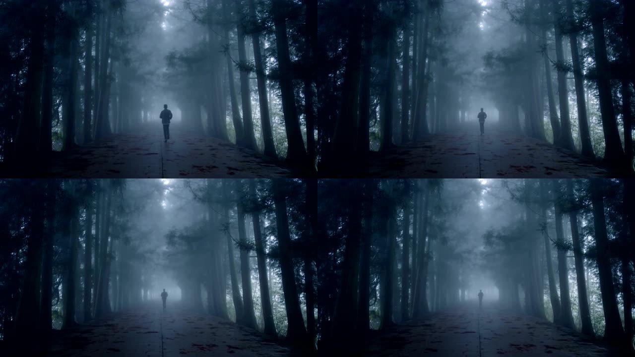 男子在雾路上慢跑男子在雾路上慢跑