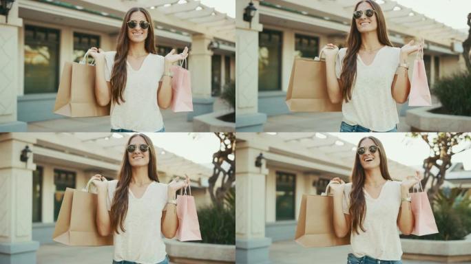 她喜欢购物生活美女双手提着购物袋脸上洋溢