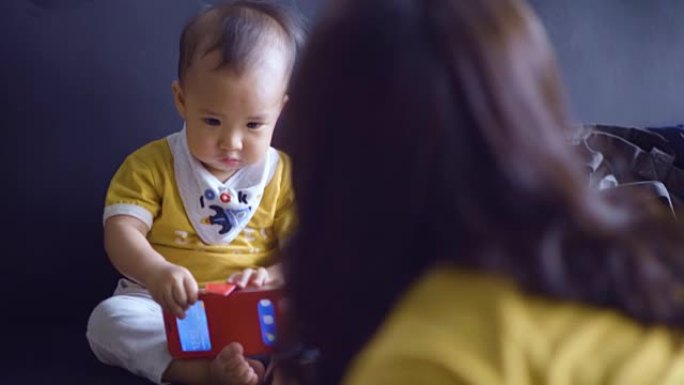 萌男婴玩手机小孩儿童大人