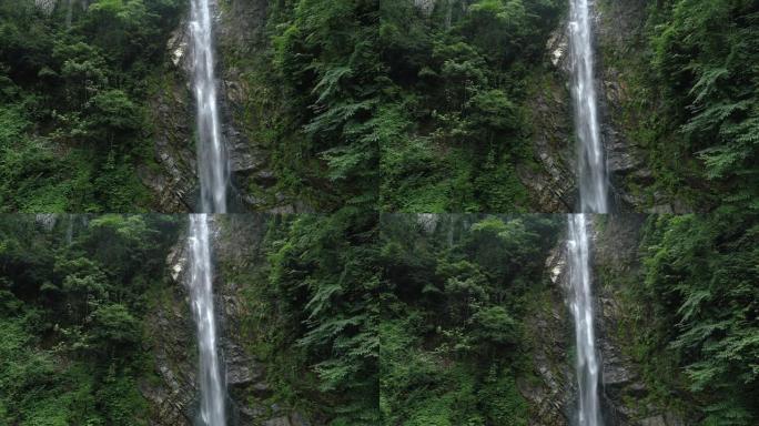 山上的瀑布特写景色