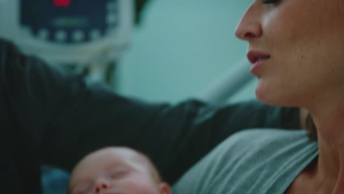 新生婴儿在医院的快乐父母