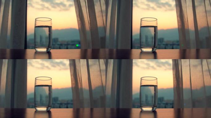 早上桌上的一杯水饮用玻璃、4k分辨率、表