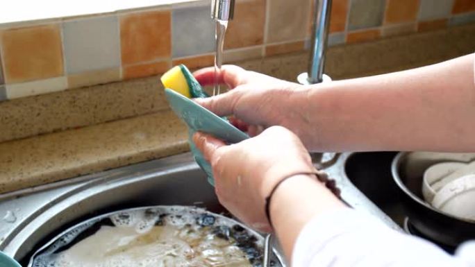 手洗碗厨房洗碗水池