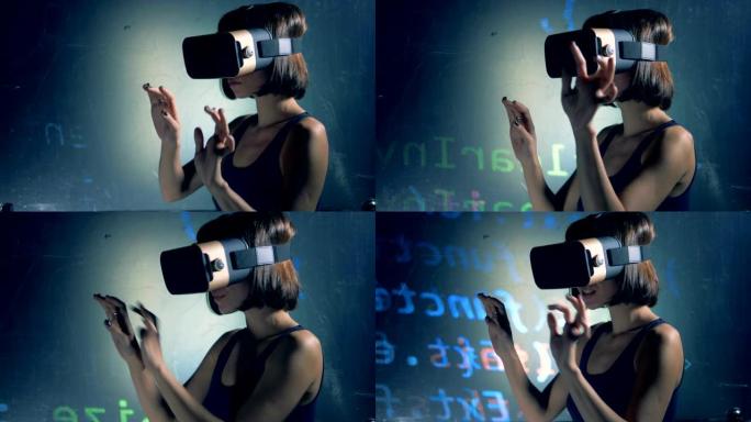 墙上有投射的信息，旁边站着一个戴着VR眼镜的女孩