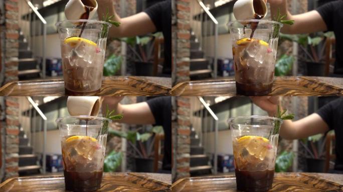 手为espresso shot into iced苏打水