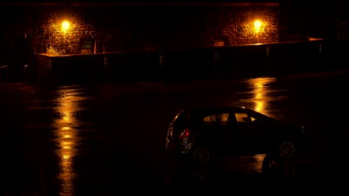 雨天晚上停车场下雨素材夜晚拍摄