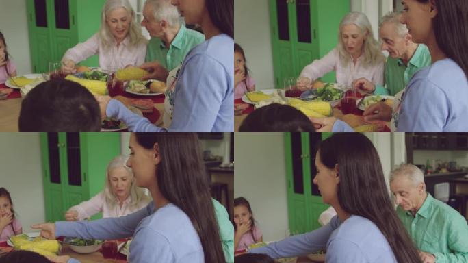 三代家庭一起吃饭视频素材国外外国人老外老