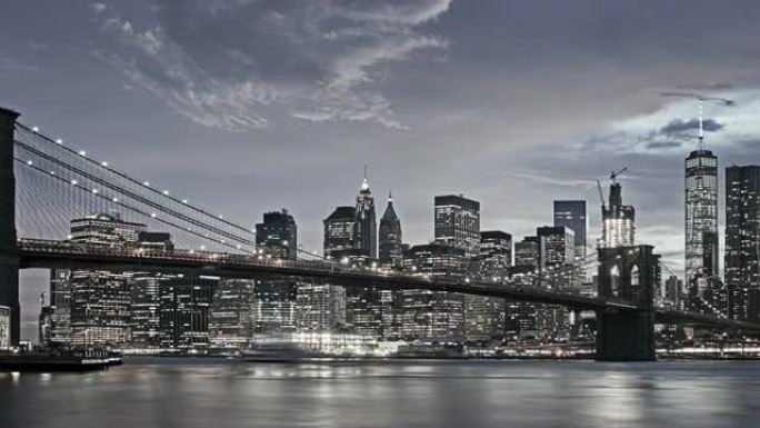 日落。布鲁克林大桥。曼哈顿金融区