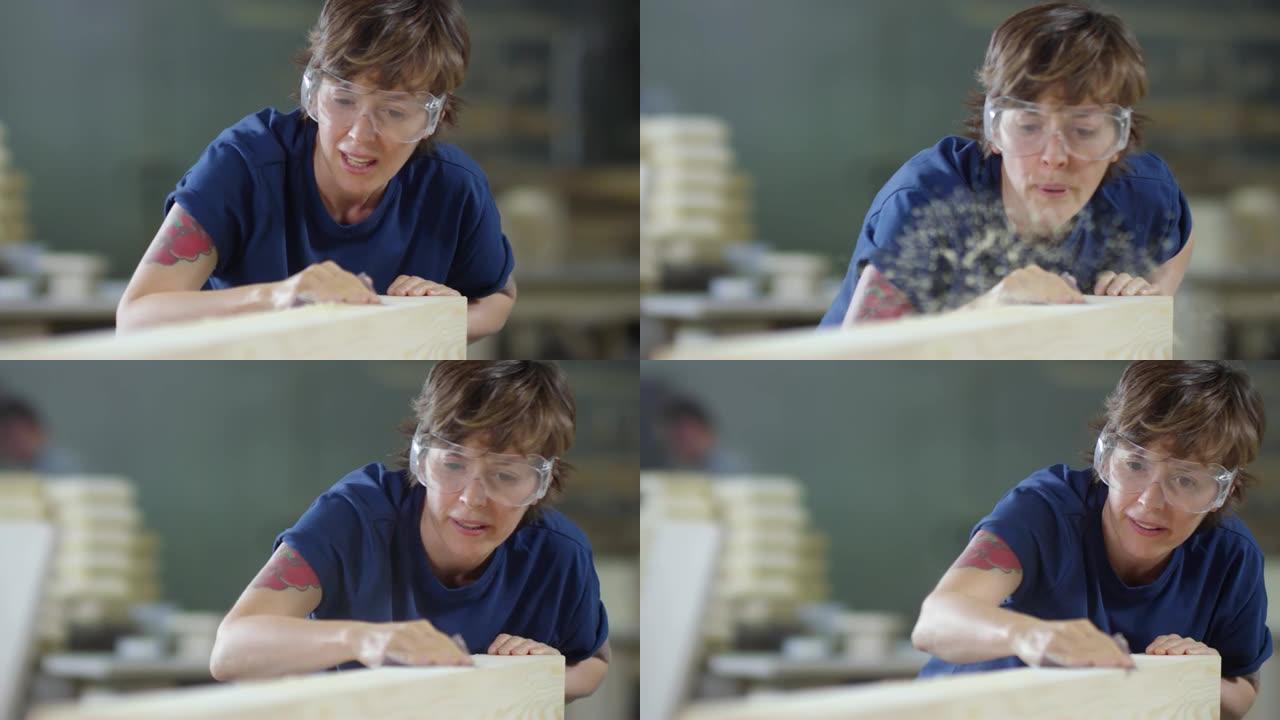 女木工用砂纸打磨木材
