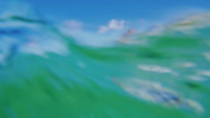 快乐女人风筝冲浪健康身材蓝天大海海岛海边