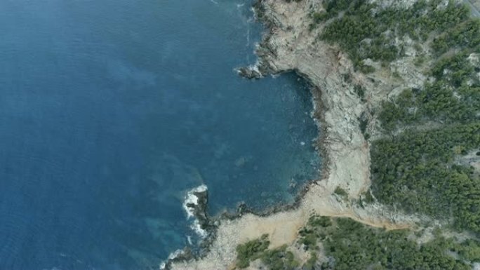 马略卡岛成本线的无人机鸟瞰图。