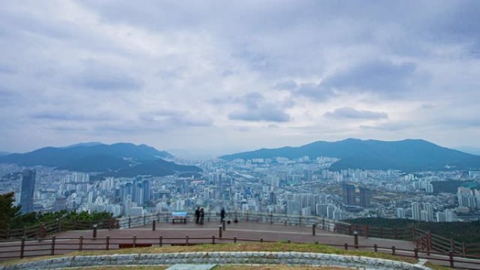 4K.韩国秋季城市景观釜山市的延时视图