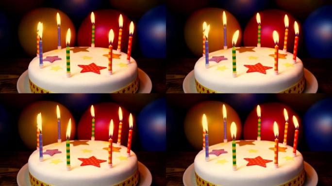 生日蛋糕上的蜡烛与五颜六色的气球