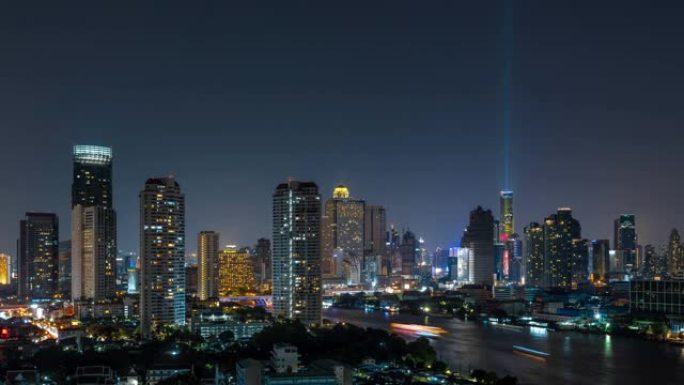 曼谷城市景观河边的4k时间流逝与Chao praya河在夜间显示灯光秀