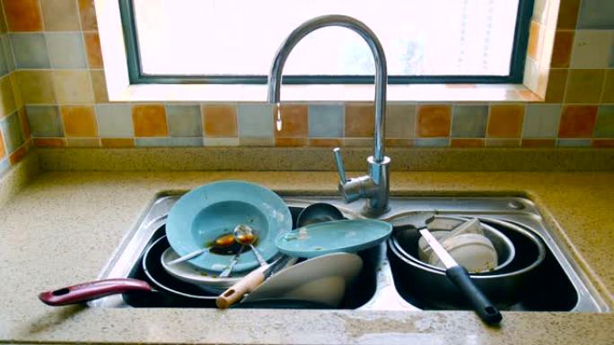水槽里的脏盘子水槽里的脏盘子洗盘子细菌
