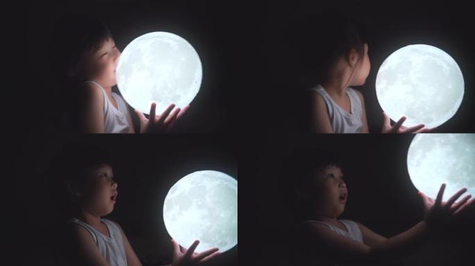 晚上抱着月亮的可爱女孩