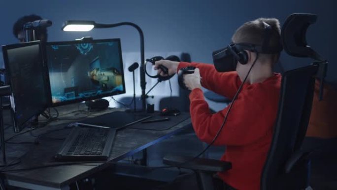 男孩玩VR游戏元宇宙玩游戏