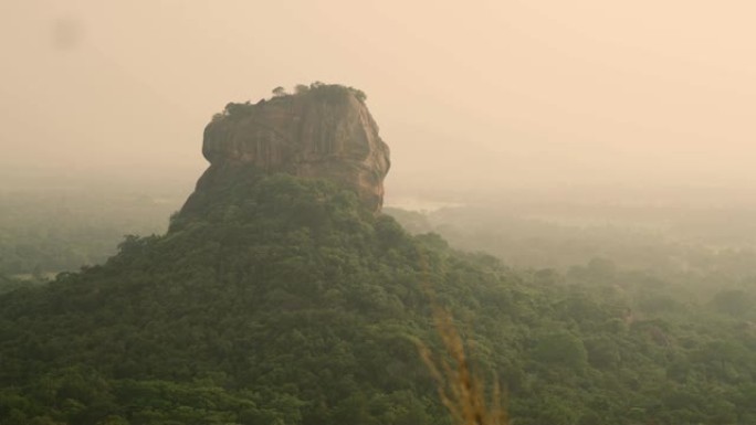 斯里兰卡高耸的WS岩层