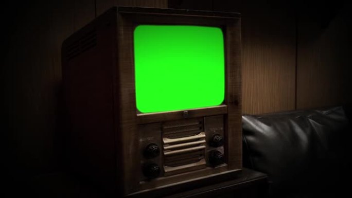 带绿屏的50年代旧电视。棕褐色色调。缩小。