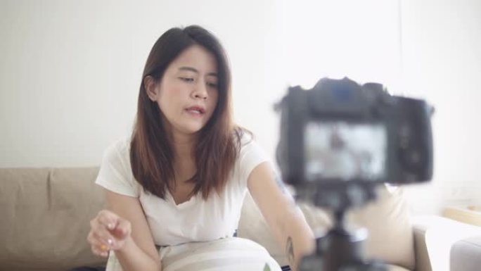 亚洲女性拍摄视频博客