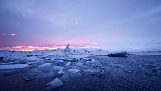 WS风景优美，宁静的场景冰冷的海洋，约库尔萨隆泻湖，冰岛